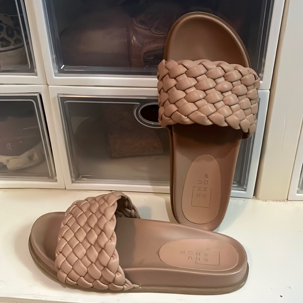 Shu shop sandals
